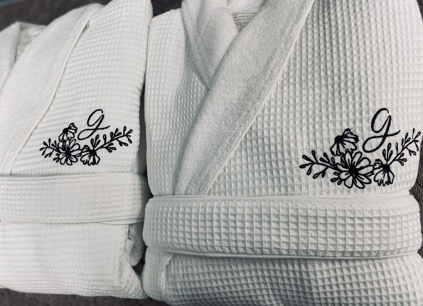 Diapolis Bridesmaid Robes, 100% Cotton, Waffle with Applique Robe | Bridal Party Robes | Bridesmaid Gifts | Sewn in Hanger Loop | Kimono Robe